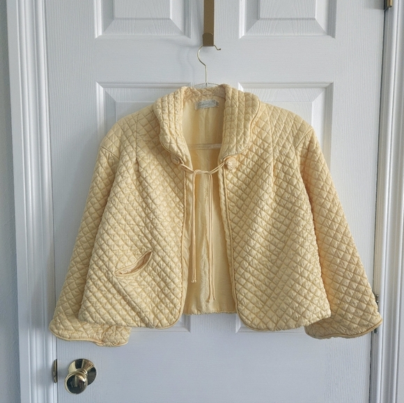 Vintage 1940s-50s Barbizon Quilted Dainty Puff Bed Jacket With Ties - Picture 11 of 12